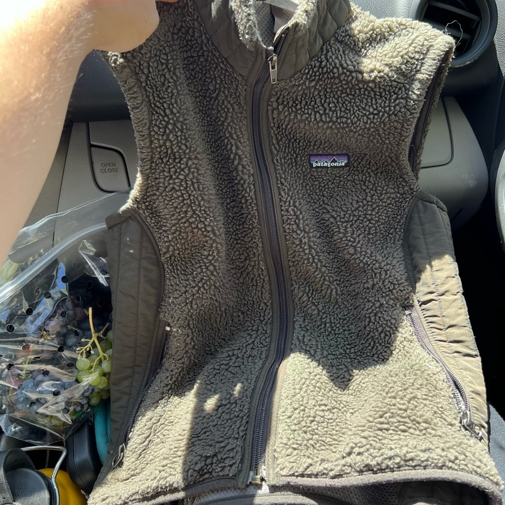 Very nice olive green Patagonia vest